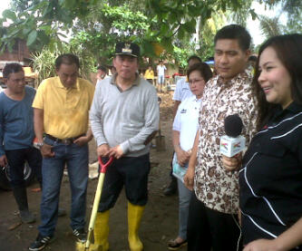 Eman Rayakan HUT Dengan Baksos di Manado